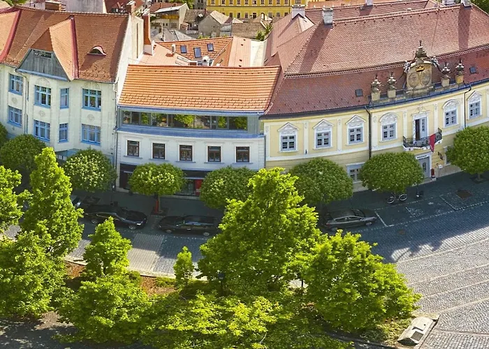 óváros Boutique